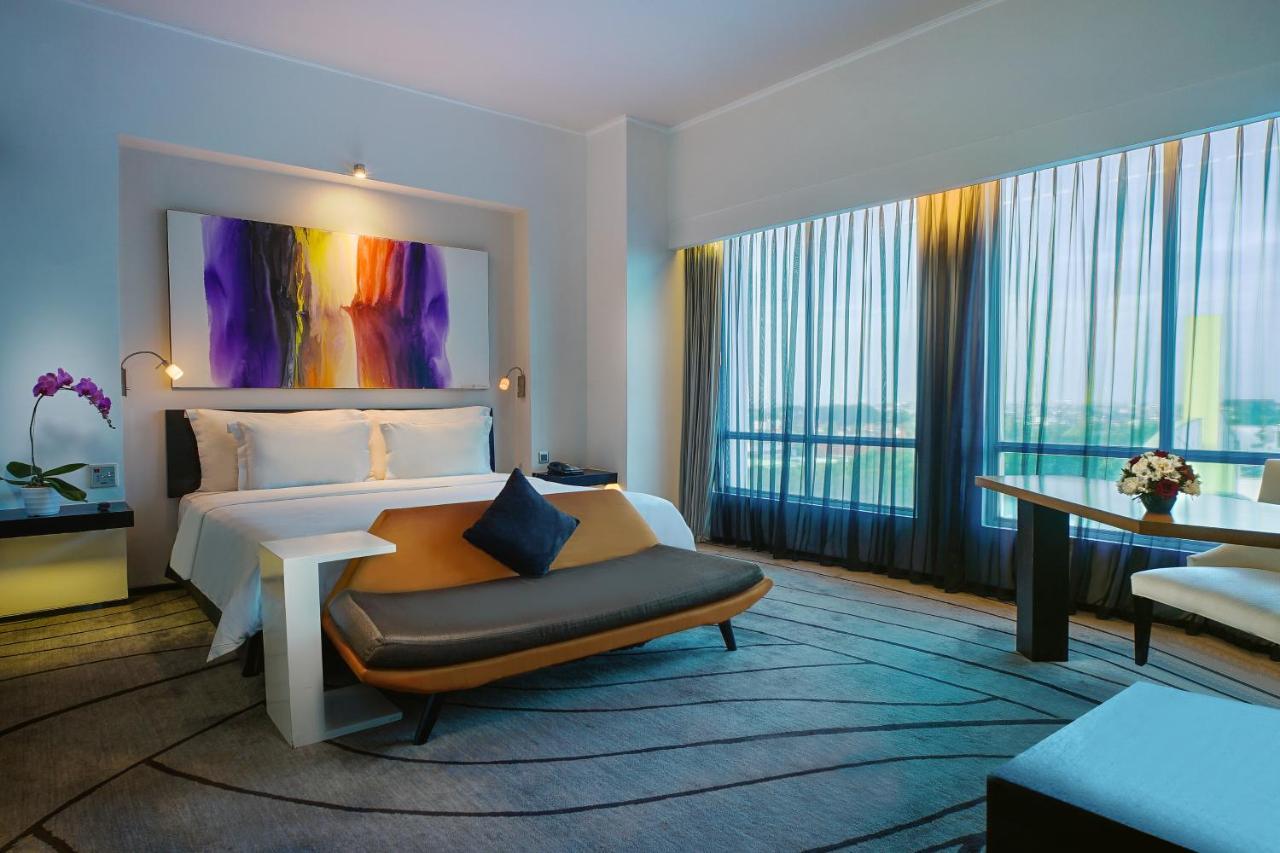 Artotel Ts Suites Surabaya Exterior photo