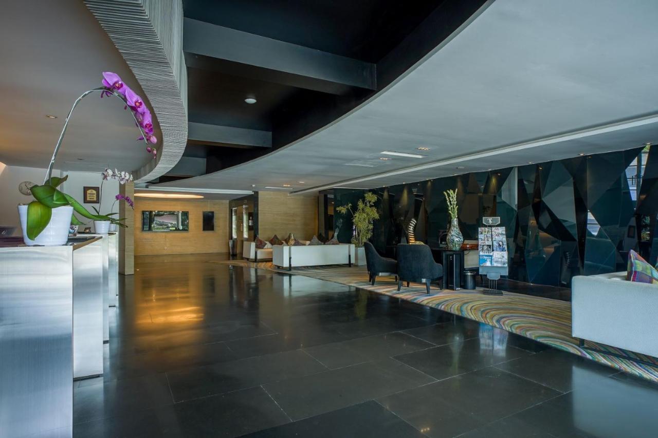Artotel Ts Suites Surabaya Exterior photo