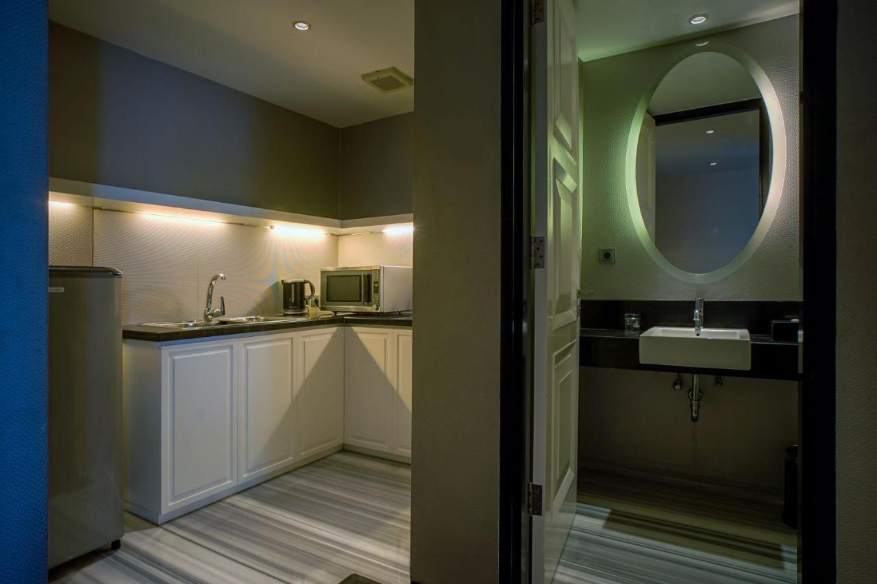 Artotel Ts Suites Surabaya Exterior photo